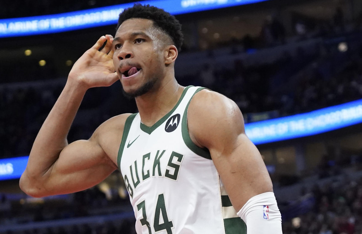 篮球巨人！字母哥刷新纪录，NBA近40年第二多的30+10+5